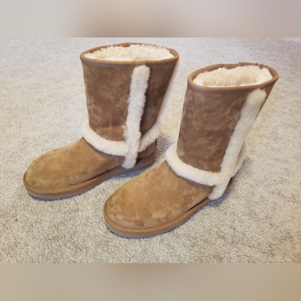 NWOT - UGG Women's Classic Short Boots